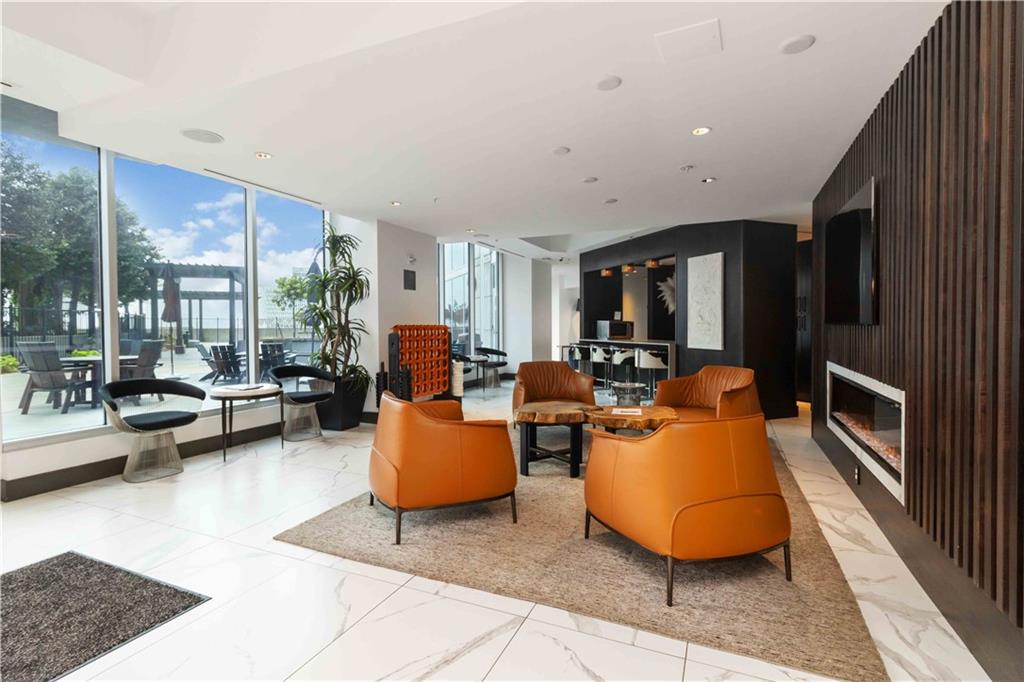 400 W Peachtree Street NW 806