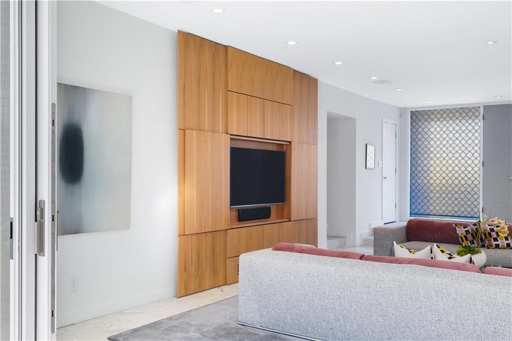 1834 Wildwood Place NE