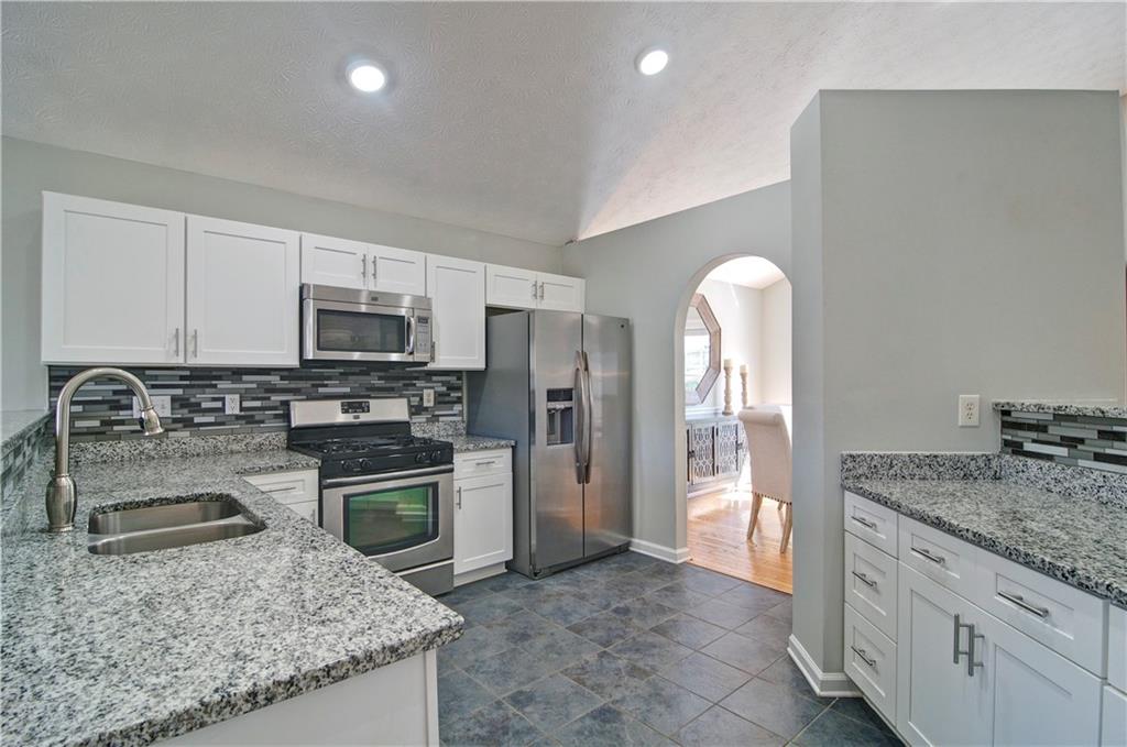 2593 Abbotts Glen Drive, Acworth, Georgia image 6