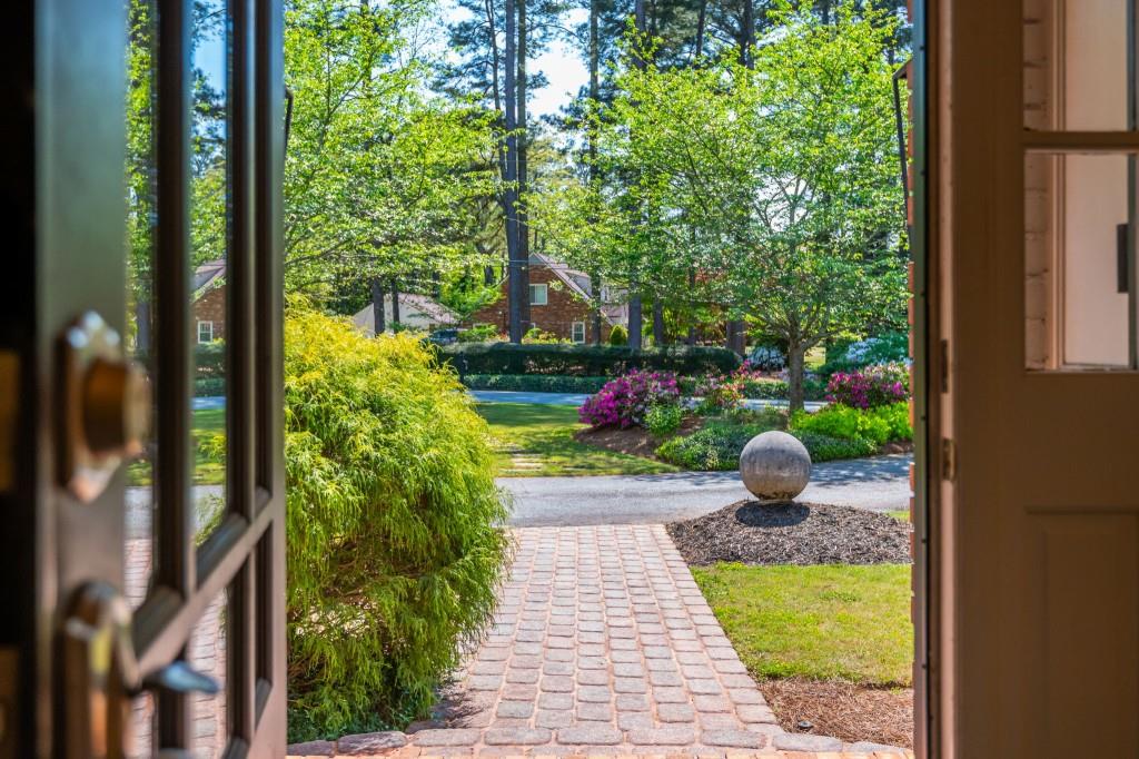 1775 Crestline Drive NE