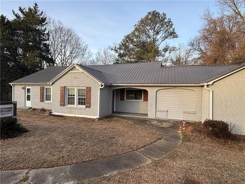 Multifamily For Sale - 802 N Park St Highway<br/> Carrollton, GA 30117