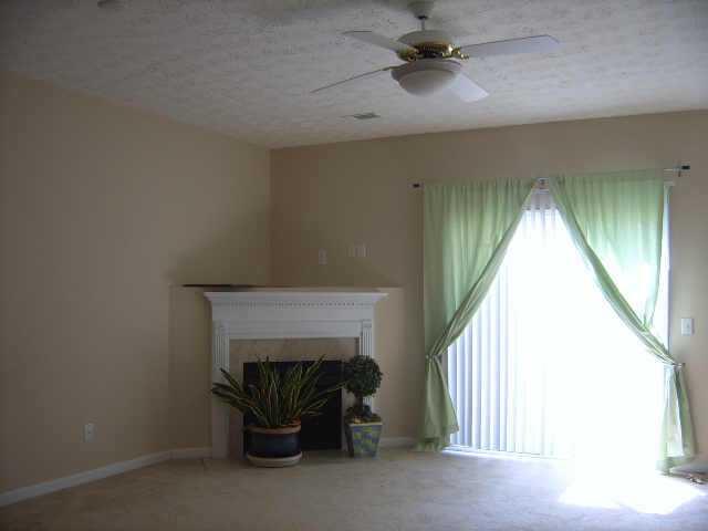 PRICE TO SELL! REFRIGERATOR, WAS HER & DRYER STAY. PRIVATE END UNIT.GREAT LOCATION WITH EASY SHOPPING.MINUTES TO I-85 LARGE MASTER SUITE WITH WALK-IN CLOSIT.FIREPLACE IN FAMILY ROOM.KITCHEN VIEWS TO THE GREAT ROOM WITH BREAKFAST BAR.DON'T MISS IT.