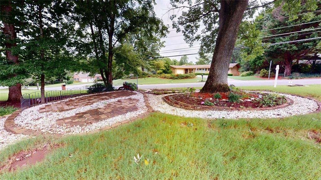 2737 Fontainebleau Drive