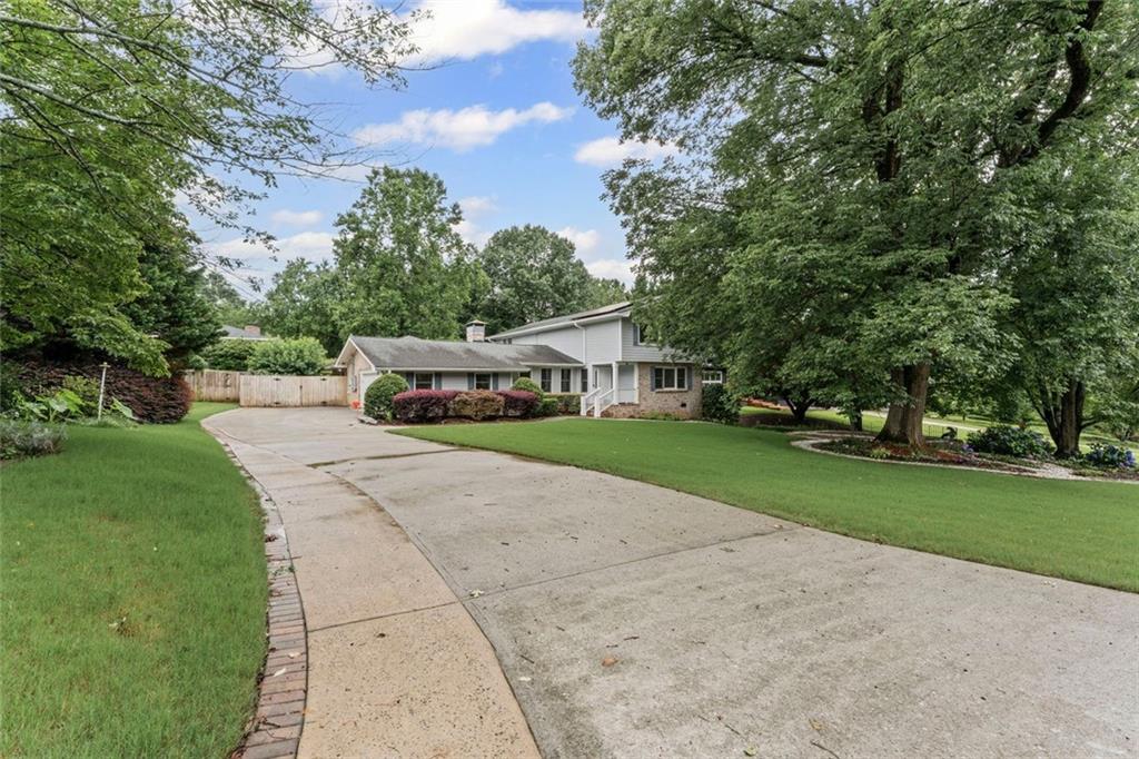 2737 Fontainebleau Drive