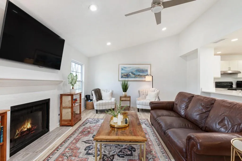 Roswell, Georgia 30076, United States, 2 Bedrooms Bedrooms, ,2 BathroomsBathrooms,Residential,Active,8510