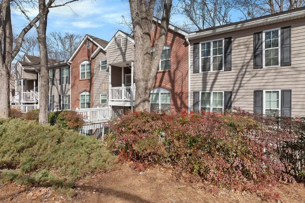 Roswell, Georgia 30076, United States, 2 Bedrooms Bedrooms, ,2 BathroomsBathrooms,Residential,Active,8510