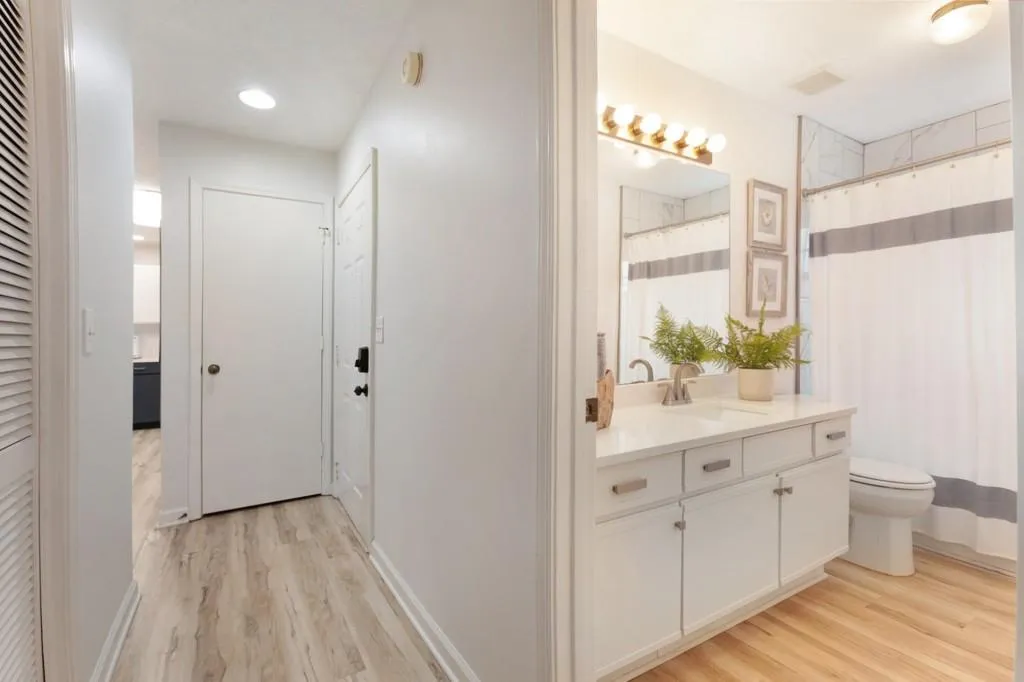 Roswell, Georgia 30076, United States, 2 Bedrooms Bedrooms, ,2 BathroomsBathrooms,Residential,Active,8510