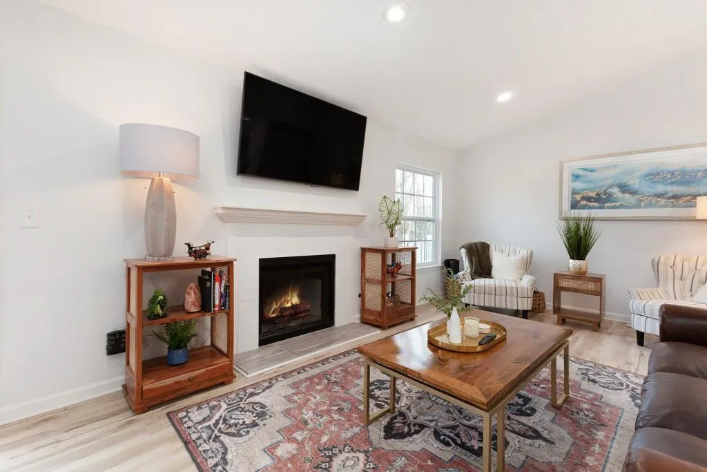 Roswell, Georgia 30076, United States, 2 Bedrooms Bedrooms, ,2 BathroomsBathrooms,Residential,Active,8510