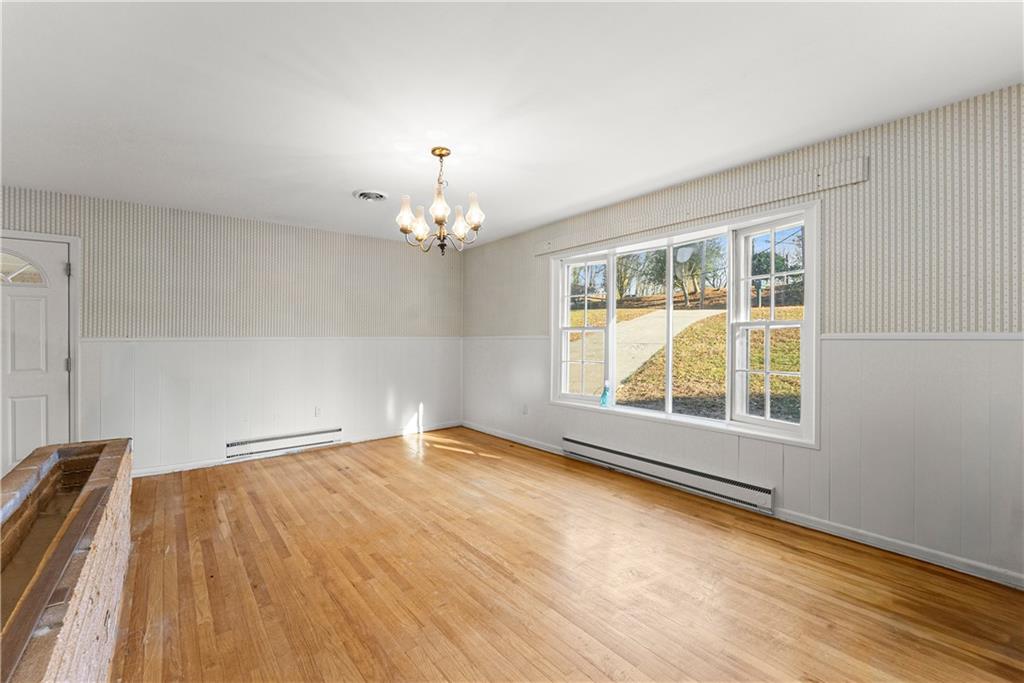 660 Honeysuckle Road