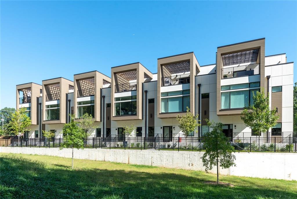 1099 North Avenue NE 14