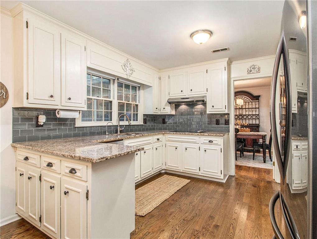 2982 Huntshire Place, Atlanta, Georgia image 13