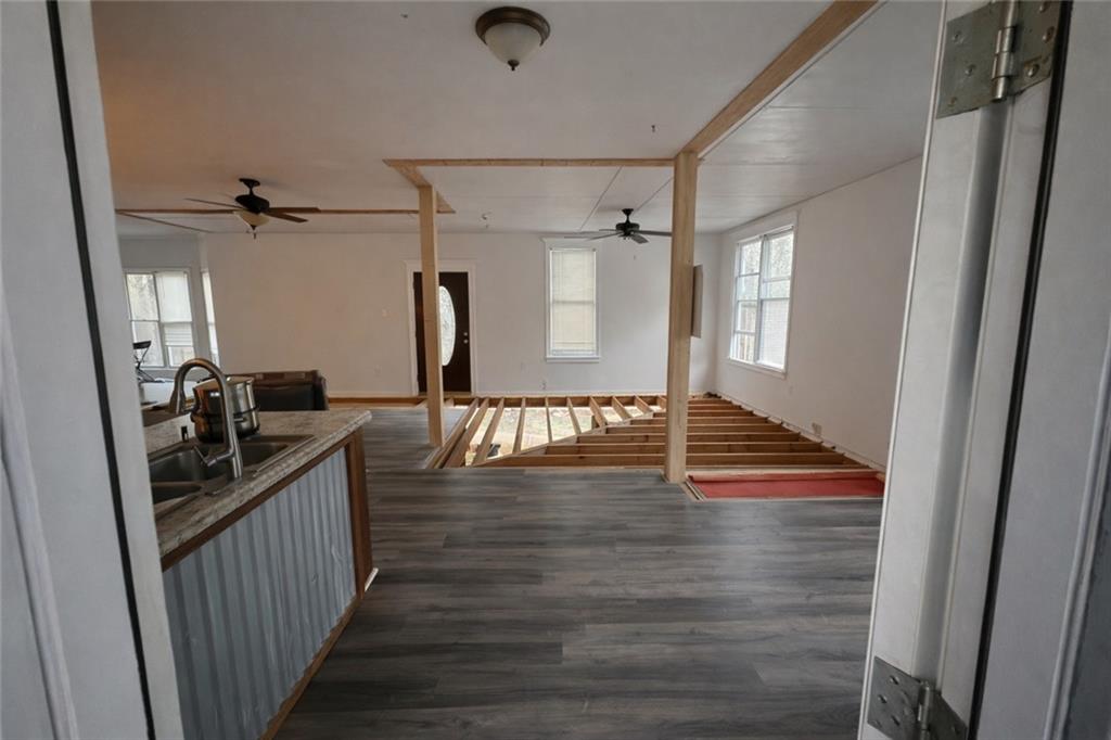 924 Highway 138 E