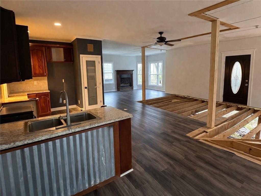 924 Highway 138 E