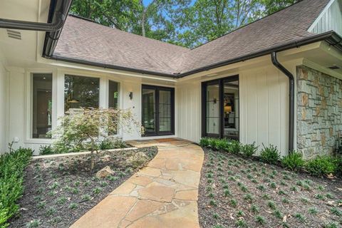 Photo of 615 Colebrook Court, Sandy Springs, GA 30327 (MLS # 7614107)