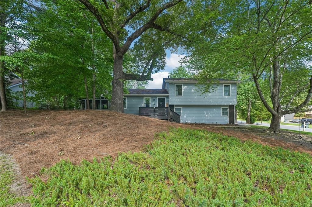 585 Westchester Circle SW