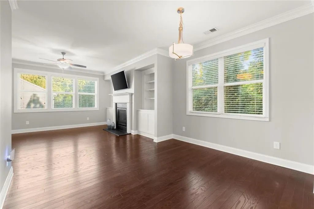 Smyrna, Georgia 30082, United States, 2 Bedrooms Bedrooms, ,4 BathroomsBathrooms,Residential,Coming Soon,221534