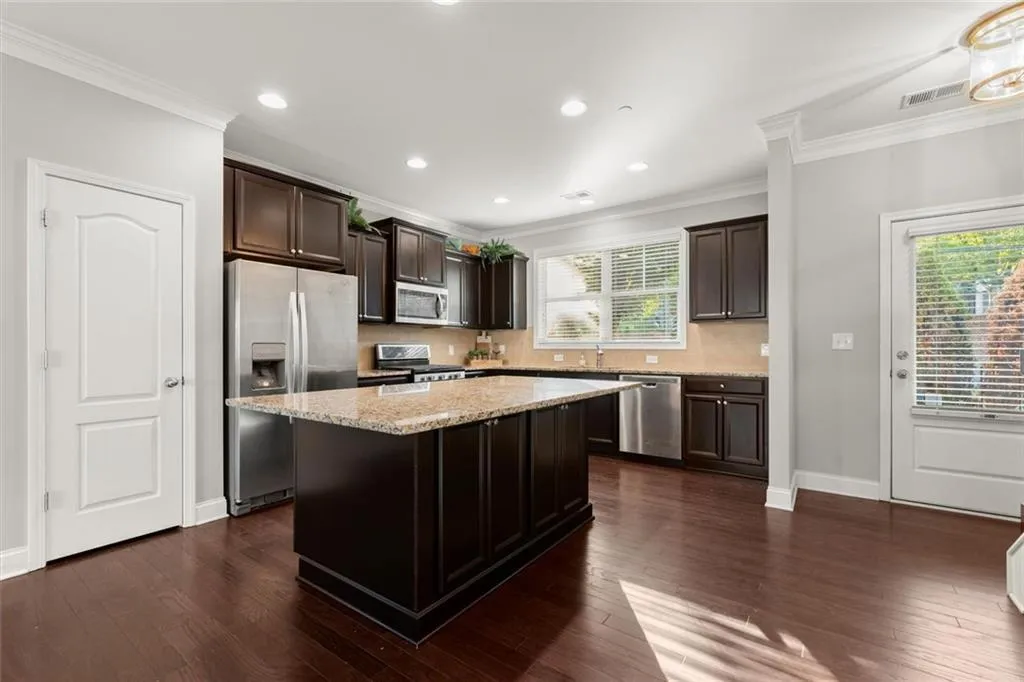 Smyrna, Georgia 30082, United States, 2 Bedrooms Bedrooms, ,4 BathroomsBathrooms,Residential,Coming Soon,221534