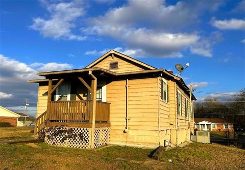 A home in Calhoun