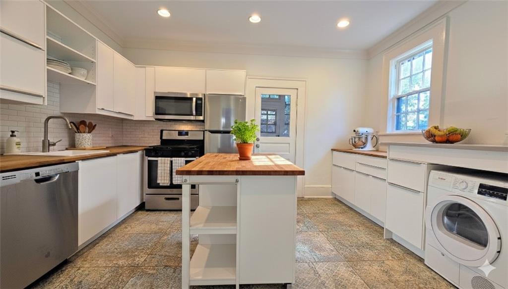 471 Page Avenue NE 1