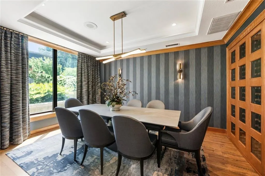 Atlanta, Georgia 30326, United States, 2 Bedrooms Bedrooms, ,2 BathroomsBathrooms,Residential,Active,164620