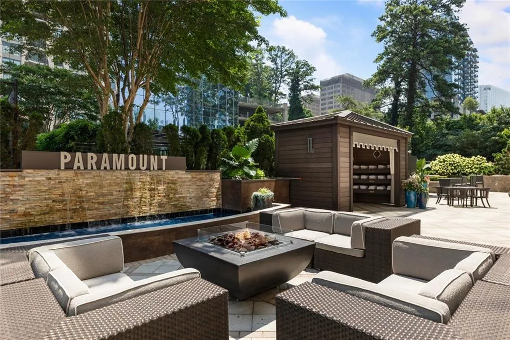 Atlanta, Georgia 30326, United States, 2 Bedrooms Bedrooms, ,2 BathroomsBathrooms,Residential,Active,164620