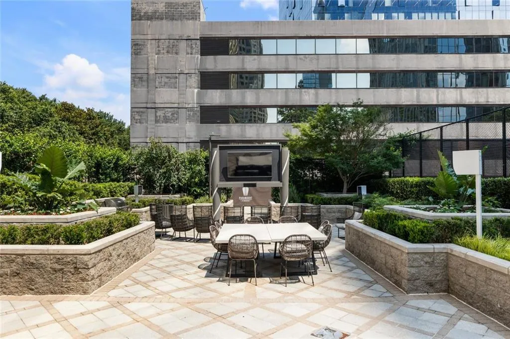 Atlanta, Georgia 30326, United States, 2 Bedrooms Bedrooms, ,2 BathroomsBathrooms,Residential,Active,164620