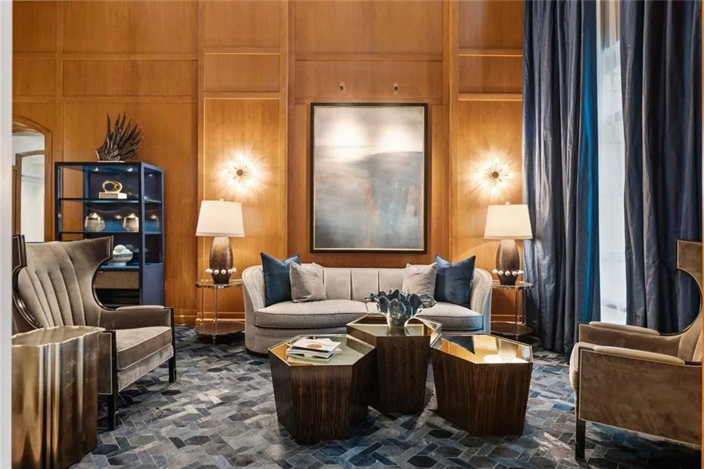 Atlanta, Georgia 30326, United States, 2 Bedrooms Bedrooms, ,2 BathroomsBathrooms,Residential,Active,164620