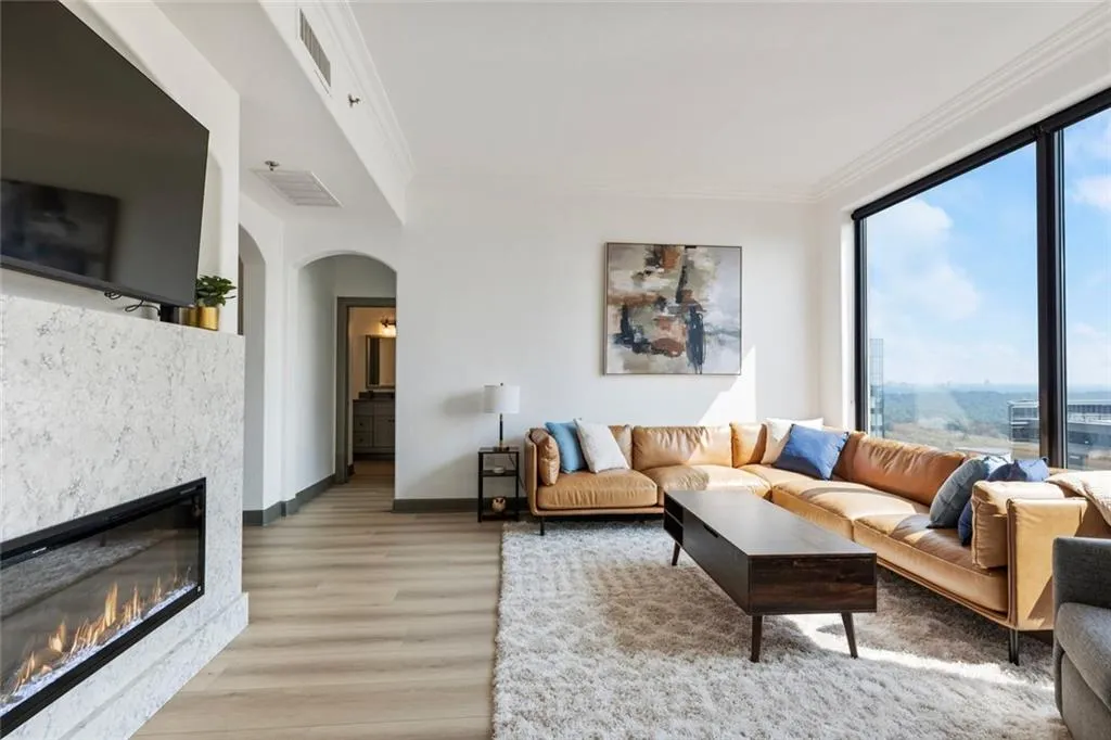 Atlanta, Georgia 30326, United States, 2 Bedrooms Bedrooms, ,2 BathroomsBathrooms,Residential,Active,164620