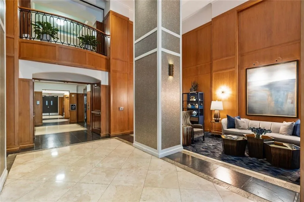 Atlanta, Georgia 30326, United States, 2 Bedrooms Bedrooms, ,2 BathroomsBathrooms,Residential,Active,164620