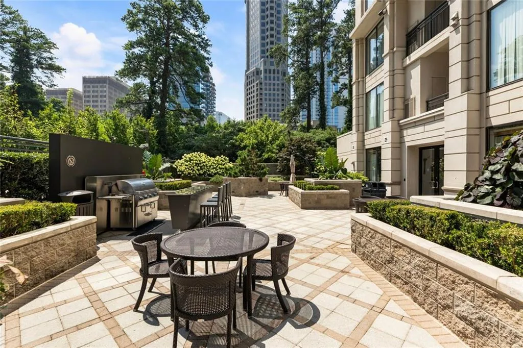 Atlanta, Georgia 30326, United States, 2 Bedrooms Bedrooms, ,2 BathroomsBathrooms,Residential,Active,164620