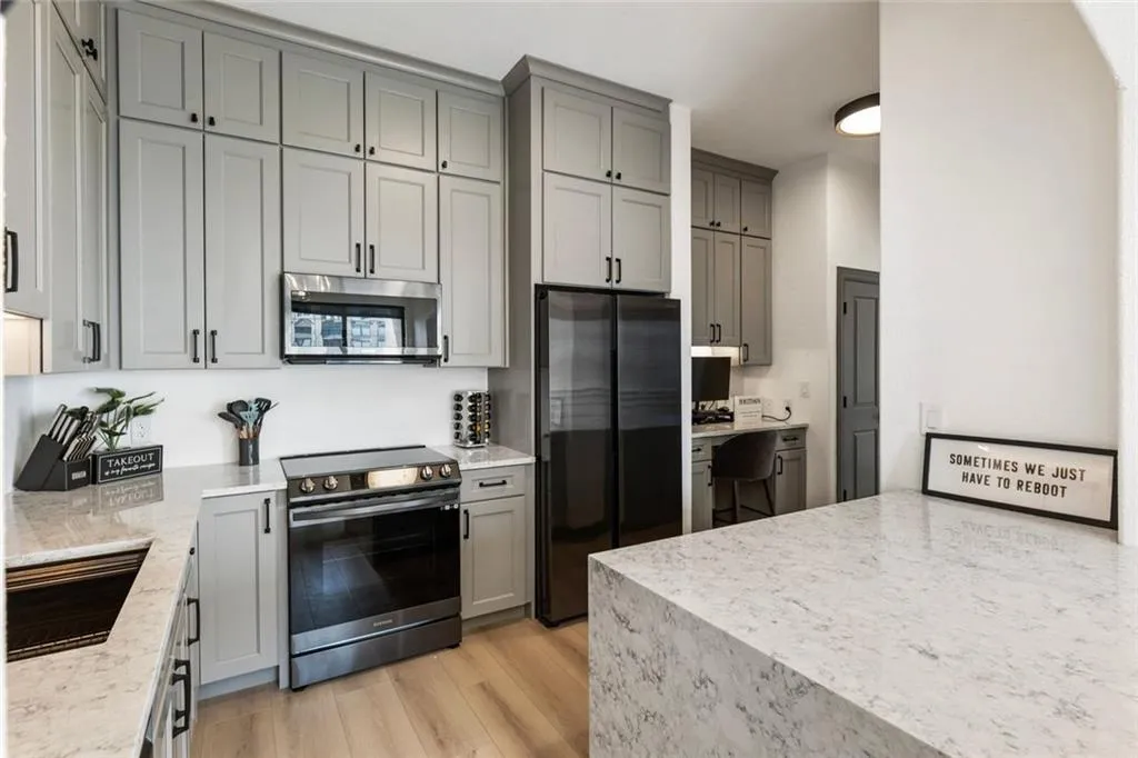 Atlanta, Georgia 30326, United States, 2 Bedrooms Bedrooms, ,2 BathroomsBathrooms,Residential,Active,164620