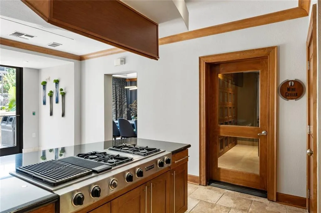 Atlanta, Georgia 30326, United States, 2 Bedrooms Bedrooms, ,2 BathroomsBathrooms,Residential,Active,164620