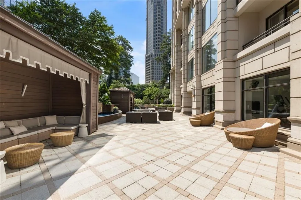 Atlanta, Georgia 30326, United States, 2 Bedrooms Bedrooms, ,2 BathroomsBathrooms,Residential,Active,164620