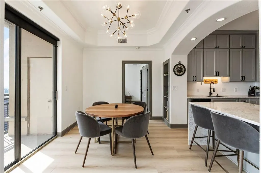 Atlanta, Georgia 30326, United States, 2 Bedrooms Bedrooms, ,2 BathroomsBathrooms,Residential,Active,164620