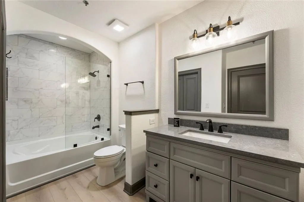 Atlanta, Georgia 30326, United States, 2 Bedrooms Bedrooms, ,2 BathroomsBathrooms,Residential,Active,164620