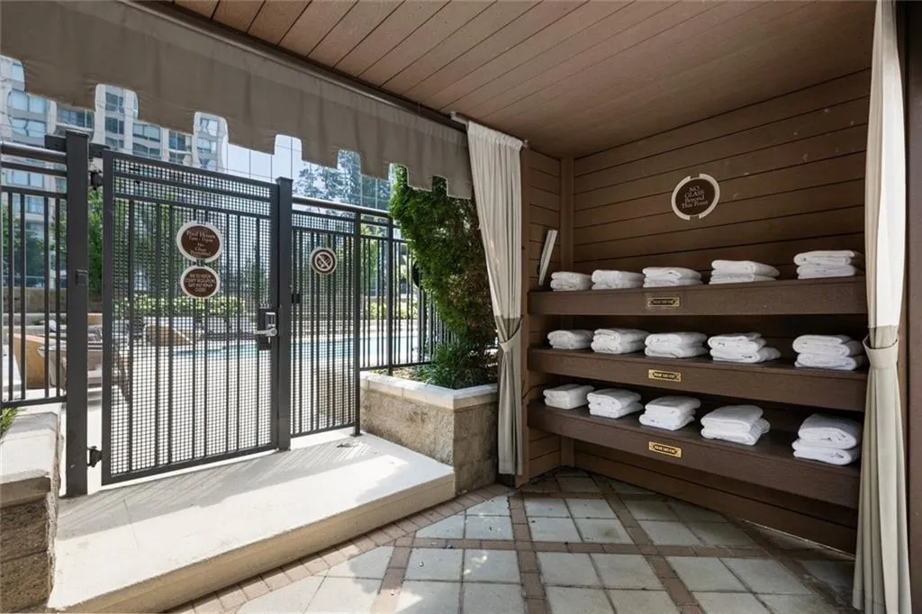 Atlanta, Georgia 30326, United States, 2 Bedrooms Bedrooms, ,2 BathroomsBathrooms,Residential,Active,164620