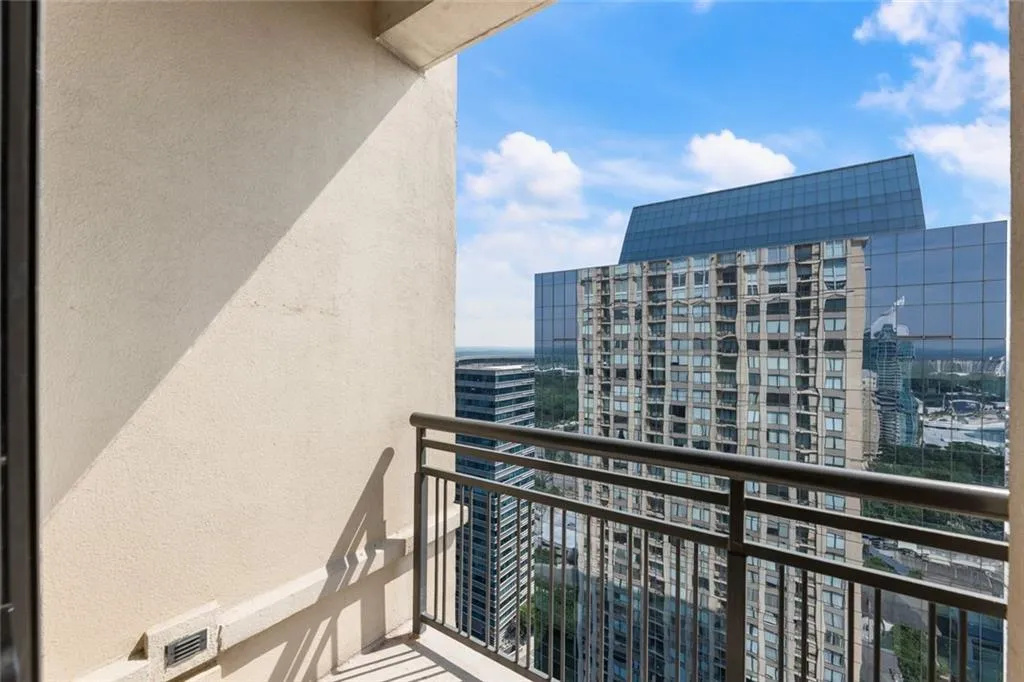 Atlanta, Georgia 30326, United States, 2 Bedrooms Bedrooms, ,2 BathroomsBathrooms,Residential,Active,164620