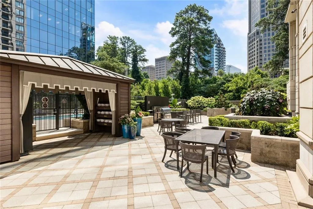 Atlanta, Georgia 30326, United States, 2 Bedrooms Bedrooms, ,2 BathroomsBathrooms,Residential,Active,164620