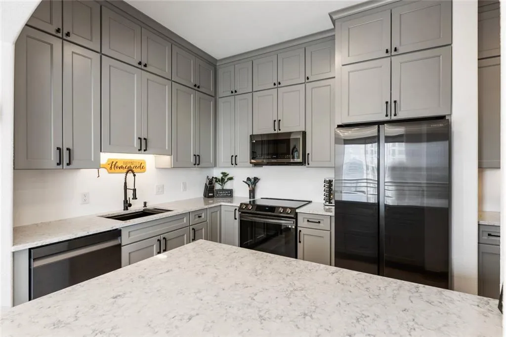 Atlanta, Georgia 30326, United States, 2 Bedrooms Bedrooms, ,2 BathroomsBathrooms,Residential,Active,164620