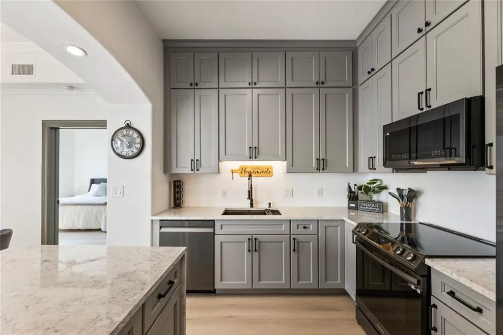 Atlanta, Georgia 30326, United States, 2 Bedrooms Bedrooms, ,2 BathroomsBathrooms,Residential,Active,164620