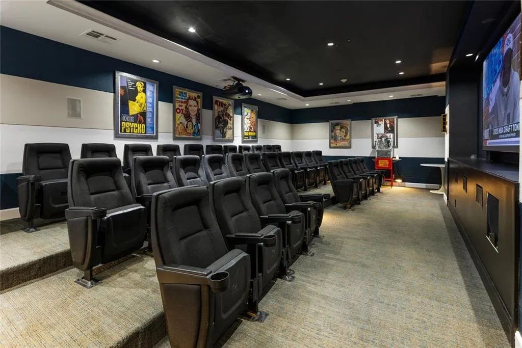 Atlanta, Georgia 30326, United States, 2 Bedrooms Bedrooms, ,2 BathroomsBathrooms,Residential,Active,164620