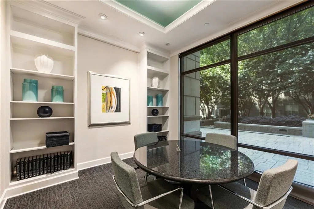 Atlanta, Georgia 30326, United States, 2 Bedrooms Bedrooms, ,2 BathroomsBathrooms,Residential,Active,164620