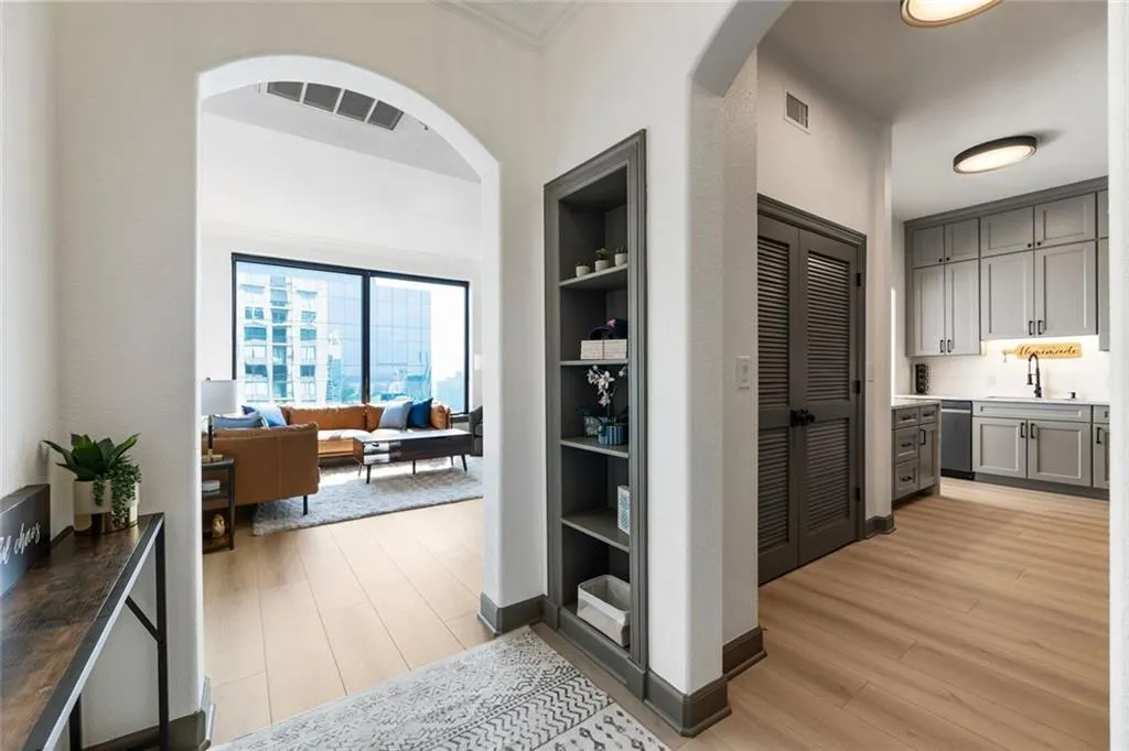 Atlanta, Georgia 30326, United States, 2 Bedrooms Bedrooms, ,2 BathroomsBathrooms,Residential,Active,164620