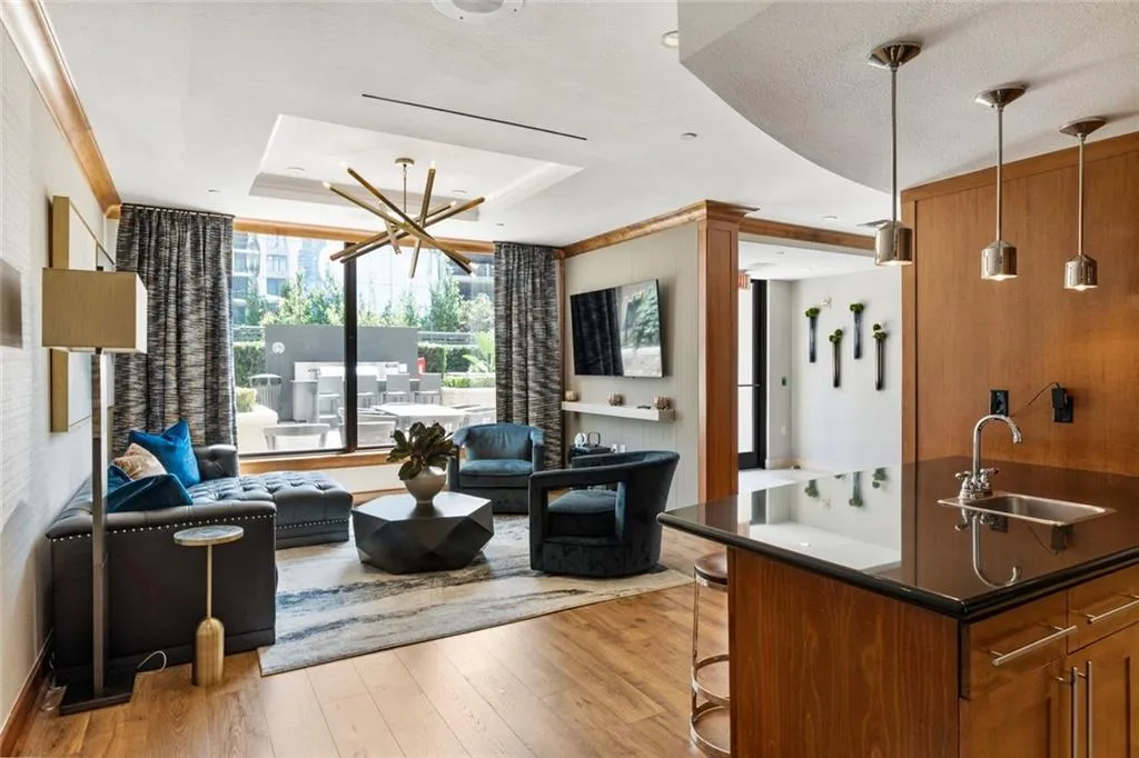 Atlanta, Georgia 30326, United States, 2 Bedrooms Bedrooms, ,2 BathroomsBathrooms,Residential,Active,164620