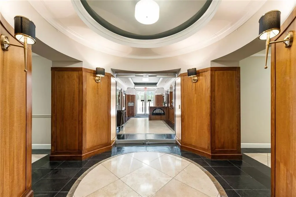 Atlanta, Georgia 30326, United States, 2 Bedrooms Bedrooms, ,2 BathroomsBathrooms,Residential,Active,164620