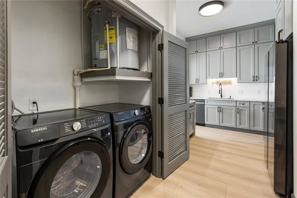 Atlanta, Georgia 30326, United States, 2 Bedrooms Bedrooms, ,2 BathroomsBathrooms,Residential,Active,164620