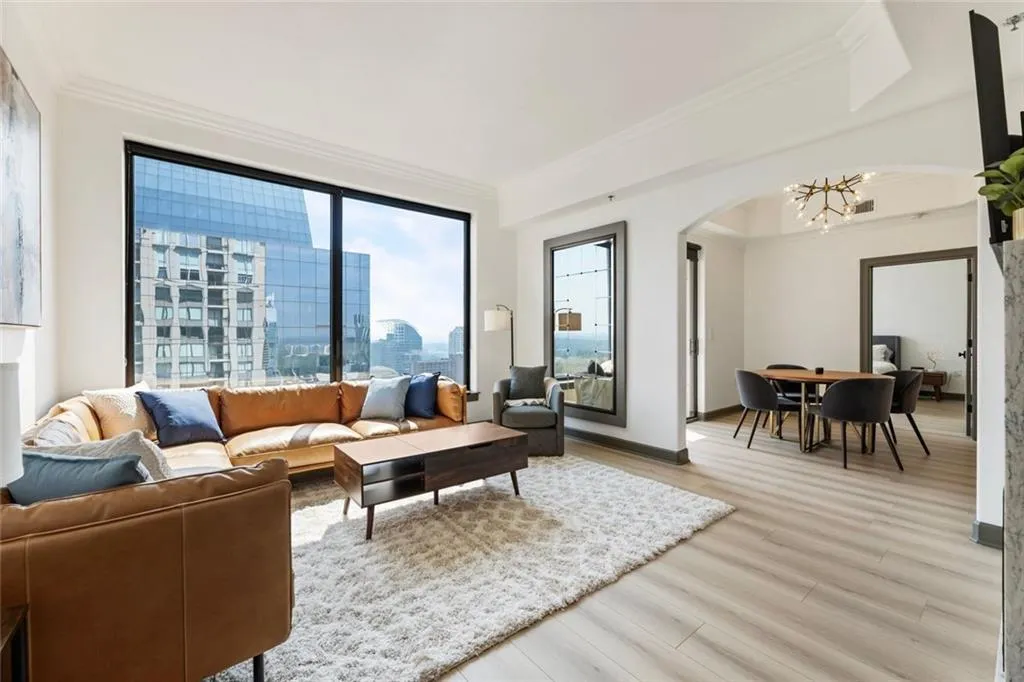 Atlanta, Georgia 30326, United States, 2 Bedrooms Bedrooms, ,2 BathroomsBathrooms,Residential,Active,164620