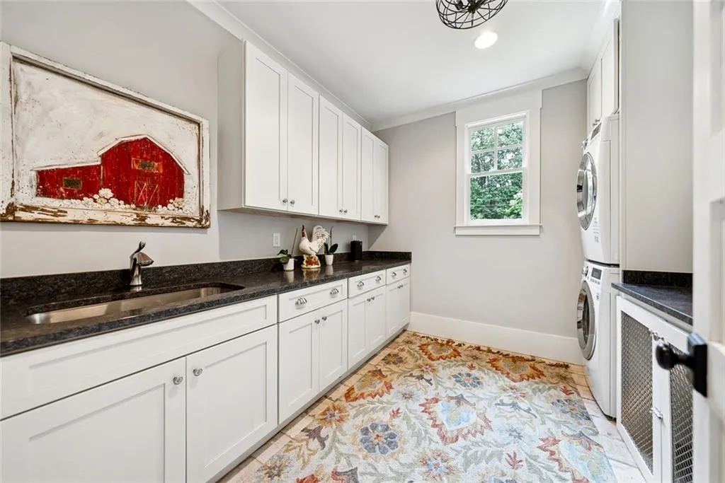 Roswell, Georgia 30075, United States, 4 Bedrooms Bedrooms, ,5 BathroomsBathrooms,Residential,Pending,199786