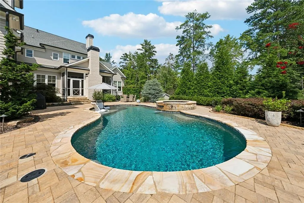 Roswell, Georgia 30075, United States, 4 Bedrooms Bedrooms, ,5 BathroomsBathrooms,Residential,Pending,199786