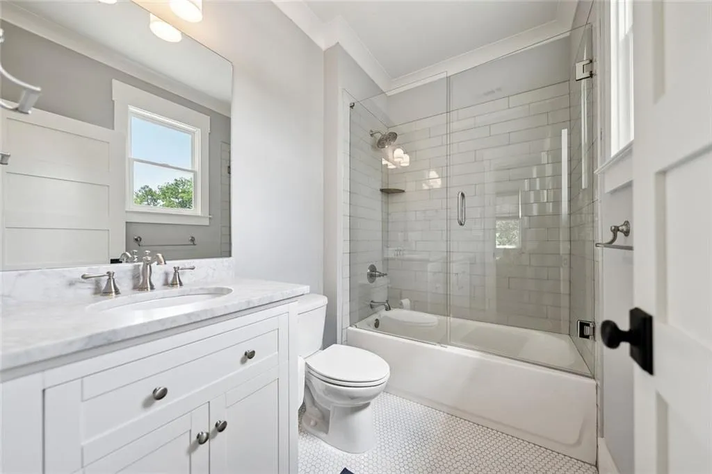 Roswell, Georgia 30075, United States, 4 Bedrooms Bedrooms, ,5 BathroomsBathrooms,Residential,Pending,199786